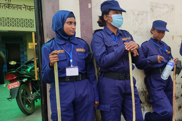 ‘बुर्का’ खोलेर चुनावी सुरक्षामा